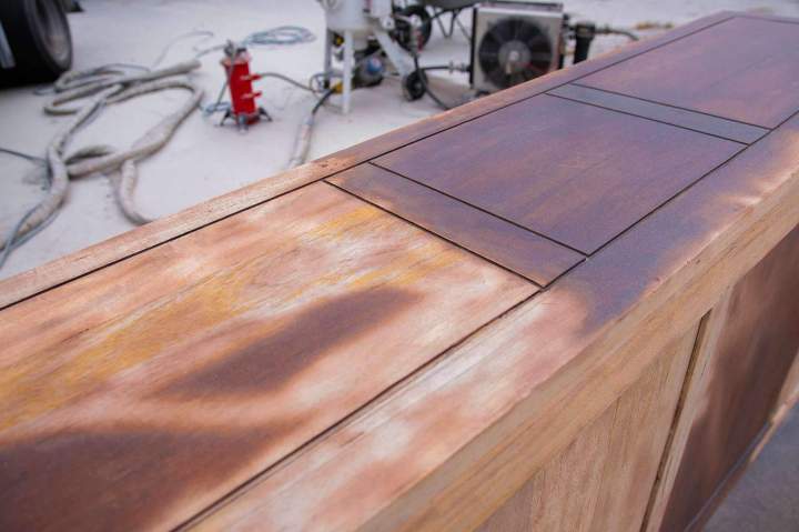 Nettoyage bois extérieur par aérogommage La Réunion